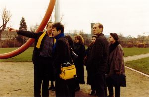 De gauche à droite : Kaspar König, Yves Robert, Esther Schipper, Catherine Arthus-Bertrand, Thierry Ollat et Mo Gourmelon. Münster, 1987. Archives Cécile Bourne