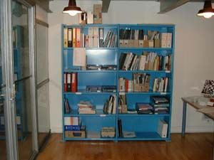 View of a project focused on the notion of “library” presented at Magasin-CNAC from 17 to 21 December 2001. More information on: http://ecoledumagasin.com/session11/librairie.html
