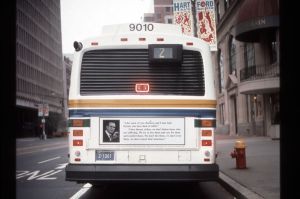 Group Material, campagne d’affichage sur les bus de Harrford , 1990. (courtoisie Julie Ault pour Group Material). (Illustration tirée du site internet de la Session 12)