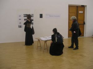 View of the exhibition *Danser l’actualité*, gallery of the École supérieure d’art de Grenoble, 16 to 18 November 2005.