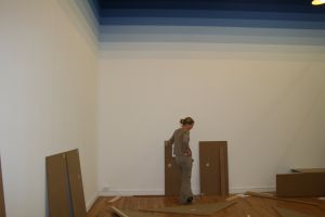 Building of the exhibition *The Inevitable Experience of Transition*, Salon rouge du Magasin-CNAC, 31 May - 6 September 2009.