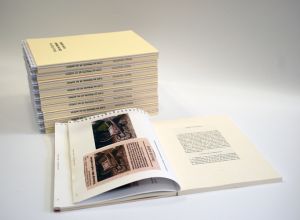 Limited artist’s edition that sets up a dialogue between two chapters from Nelson Goodman’s French translation of his book *Of Mind and Other Matters*),  and the photographic work of artist Ivars Gravlejs entitled *My Newspaper*.
