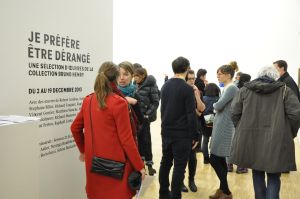 At the opening of the exhibition *Je préfère être dérangé*, gallery of the École supérieure d’art de Grenoble, from 3 to 9 December 2013.