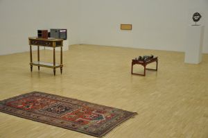 View of the exhibition *Je préfère être dérangé*, gallery of the École supérieure d’art de Grenoble, from 3 to 9 December 2013.