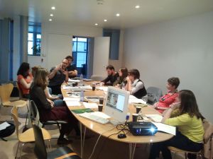 Pendant une session du séminaire autour de la critique institutionnelle, organisé par Dean Inkster et Katia Schneller, enseignants à l’École supérieure d’art et design Valence-Grenoble.