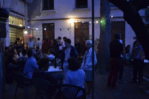 In the courtyard of the independent space 102 in Grenoble, on the evening of the concert organised on Wednesday 10 June as part of the *Take You There Radio* programme.