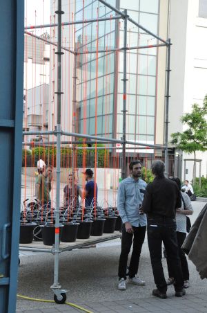 Installation d’Emmanuel Louisgrand pour l’exposition *Briser la glace*, présnetée au Magasin-CNAC du 29 mai au 4 septembre 2016. Photographie : Léa Deshusses