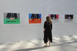 Vue de l’installation d’Adelita Husny-Bey pour l’exposition *Briser la glace*, présentée au Magasin-CNAC du 29 mai au 4 septembre 2016. Photographie : Léa Deshusses