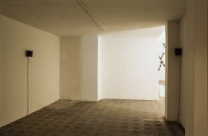 Kristin Oppenheim, installation sonore, vue de l’exposition*More than Zero*, Magasin-CNAC, du 18 septembre au 7 novembre 1993.