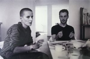 Rencontre avec Jo Scheimer (Vor der Information). Sur l’image : Jo Schmeiser (gauche) et Dean Inkster (droite). Archives personnelles de Sylvie Desroches.